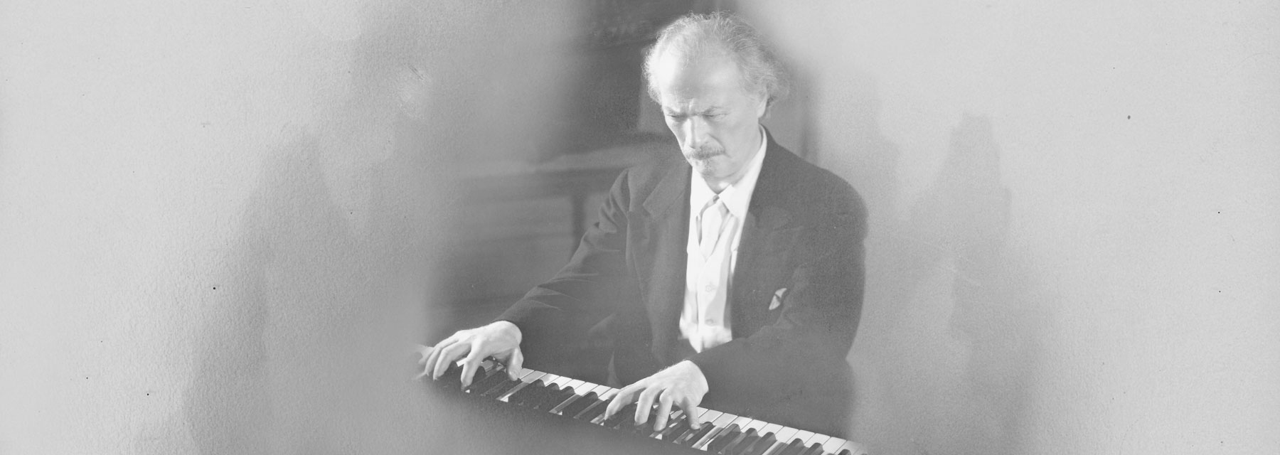 home-slide-paderewski-pianist