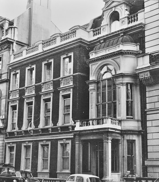 This image has an empty alt attribute; its file name is 77-78+Pall+Mall,+Westminster+1950+Schomberg+House+home+to+HH+Princess+Helena+Victoria+and+her+sister+HH+Princess+Marie+Louise.jpg